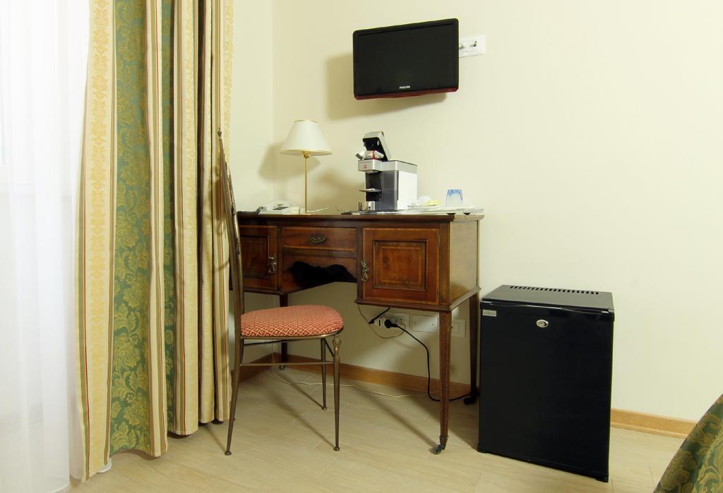Albergo Al Viale Триест Екстериор снимка