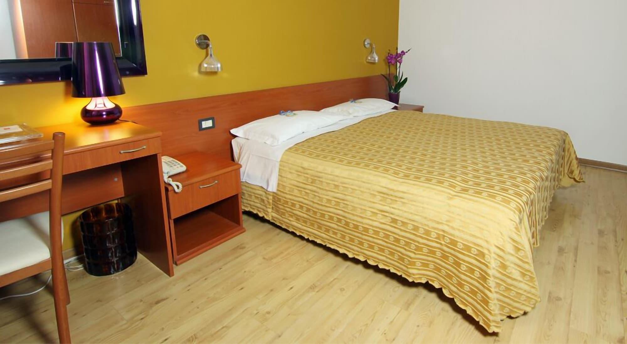 Albergo Al Viale Триест Екстериор снимка