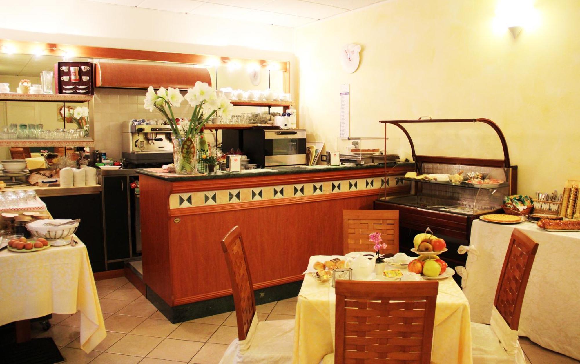 Albergo Al Viale Триест Екстериор снимка